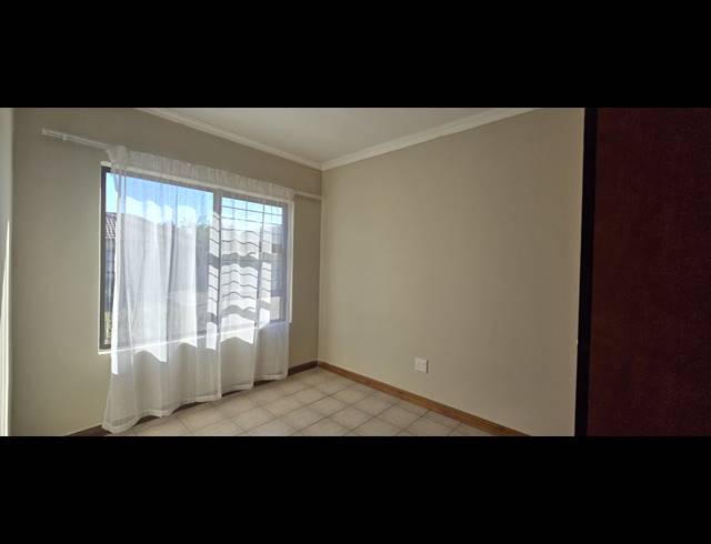 3 BEDROOM FREEHOLD FOR SALE IN SINOVILLE